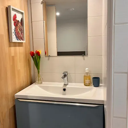 Les Poules Heureuses B&B 이스와