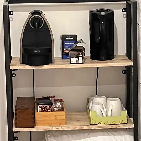 Les Poules Heureuses 3* 이스와