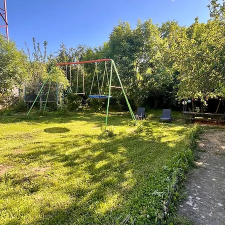 Les Poules Heureuses 3* 이스와